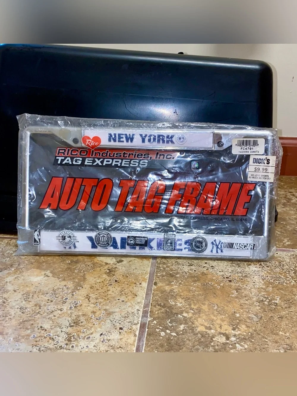 Yankees Framed Wall Art & License Plate Holder